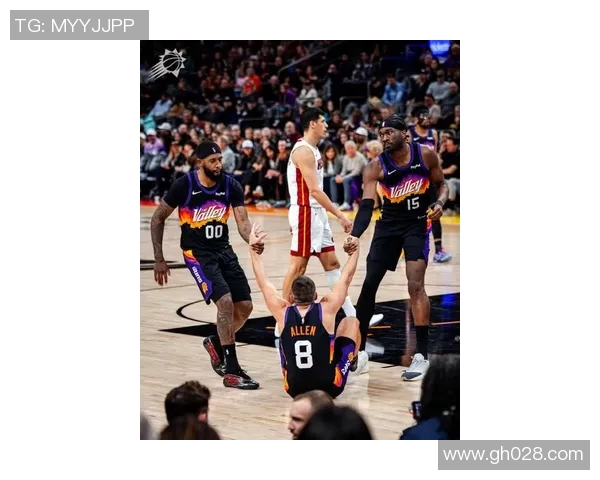 尼克斯与太阳激战正酣NBA赛季精彩对决引发球迷热议 尼克斯与太阳激战正酣NBA赛季精彩对决引发球迷热议